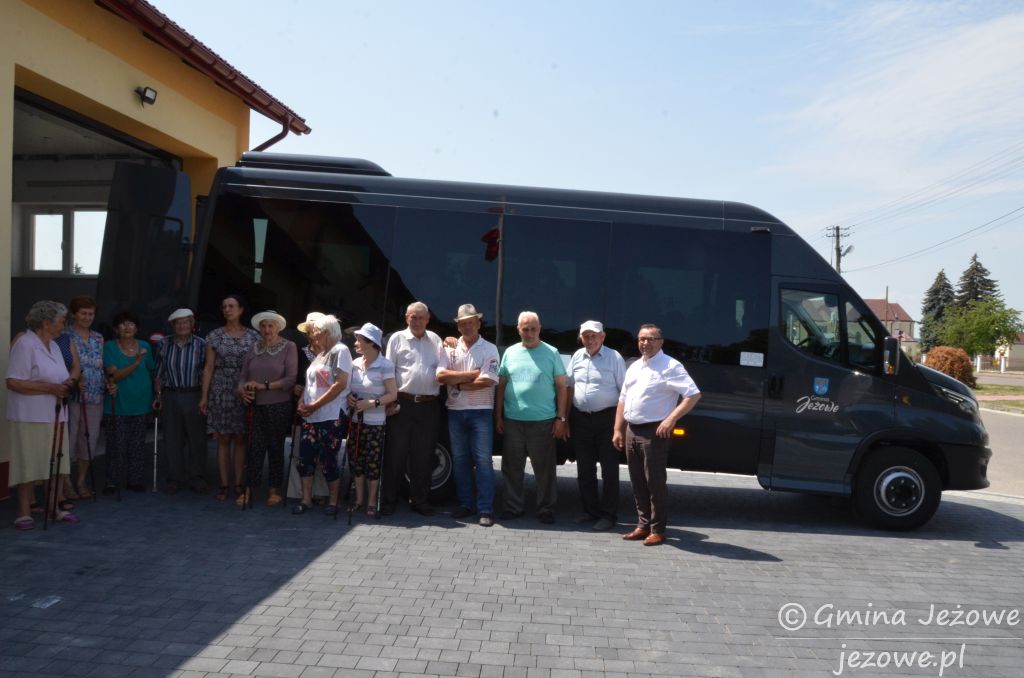 Podopieczni DDP mogą korzystać z nowego autobusu