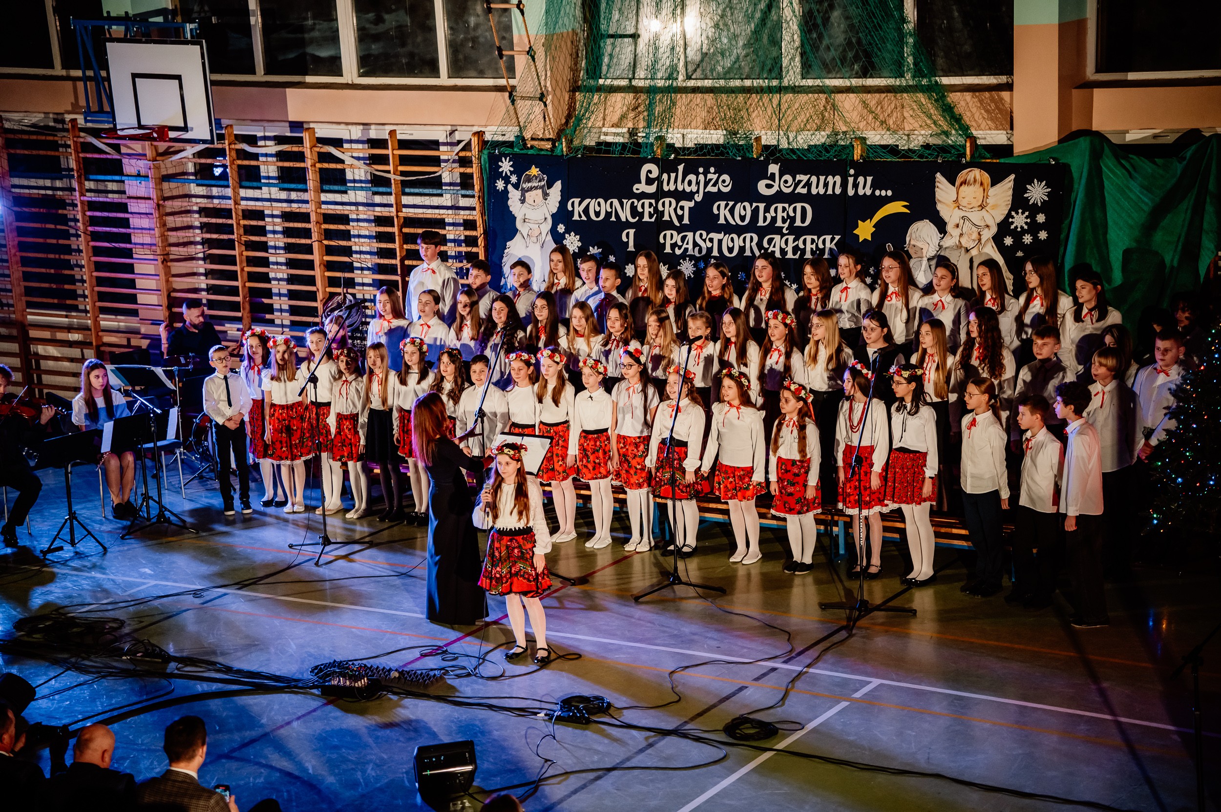 Koncert Kolęd i Pastorałek w Jeżowem – muzyczne spotkanie pełne świątecznego ciepła 
